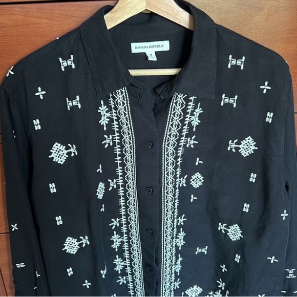 Banana Republic Oversized Embroidered TENCEL™-Linen Shirt - Picture 4 of 8